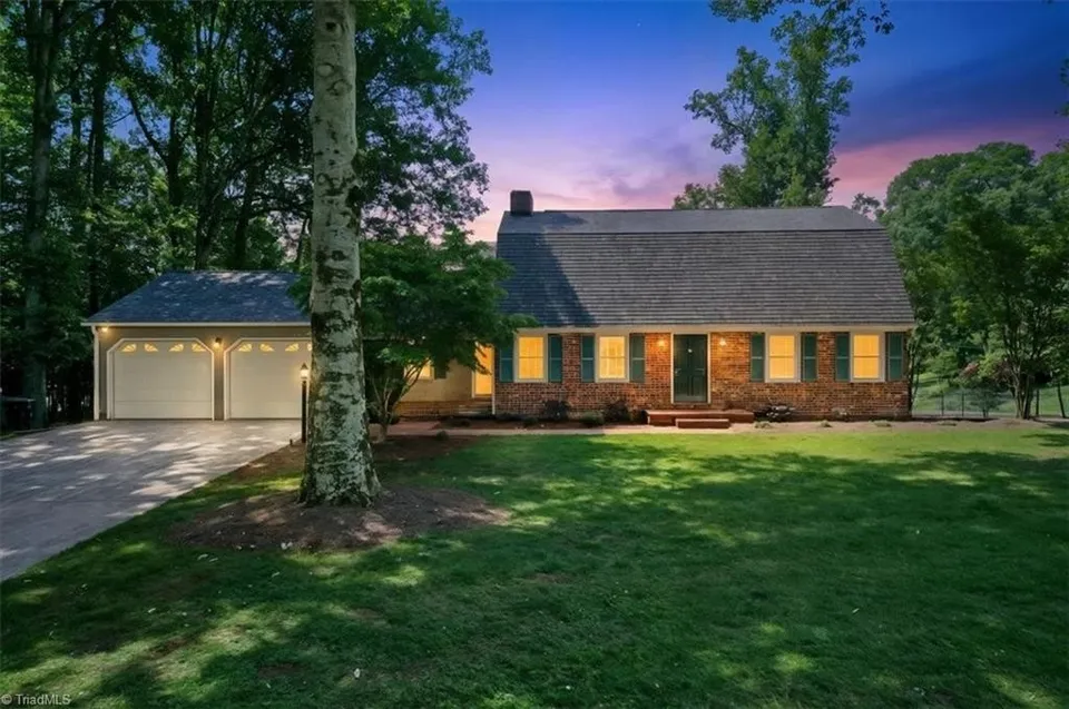 4-Bedroom Family Move House Front